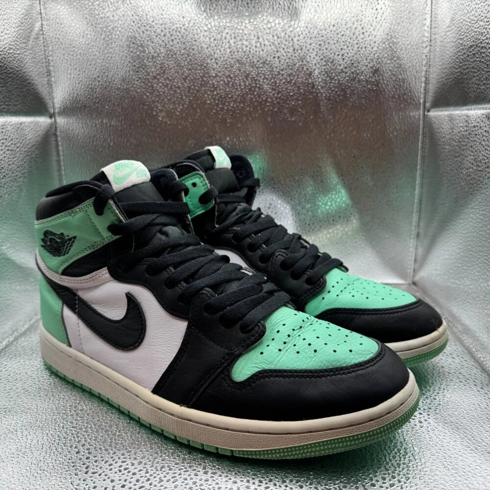 Size 9.5 Air Jordan 1 Retro OG High Mens Green Glow Lace-Up Sneaker DZ5485-130